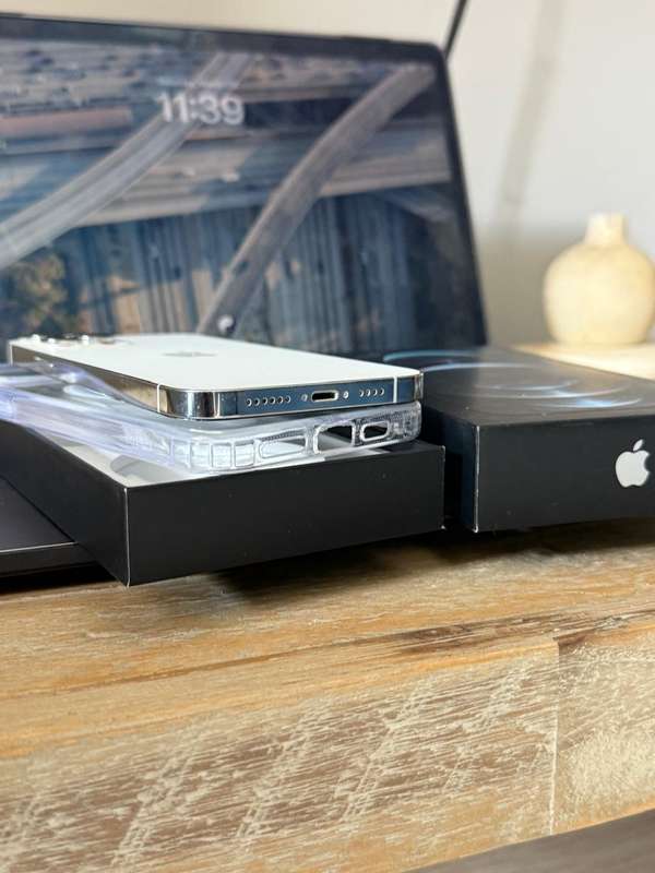 iPhone 12 Pro Max (128GB) Silver + Box & Extras
