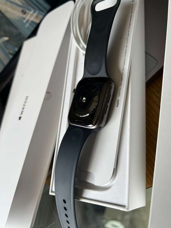 Apple Watch Series 5 (44mm), Great Condition + box & charger .
