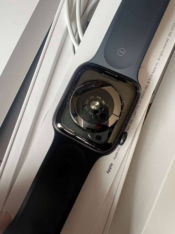 Apple Watch Series 5 (44mm), Great Condition + box & charger .