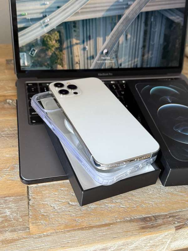 iPhone 12 Pro Max (128GB) Silver + Box & Extras