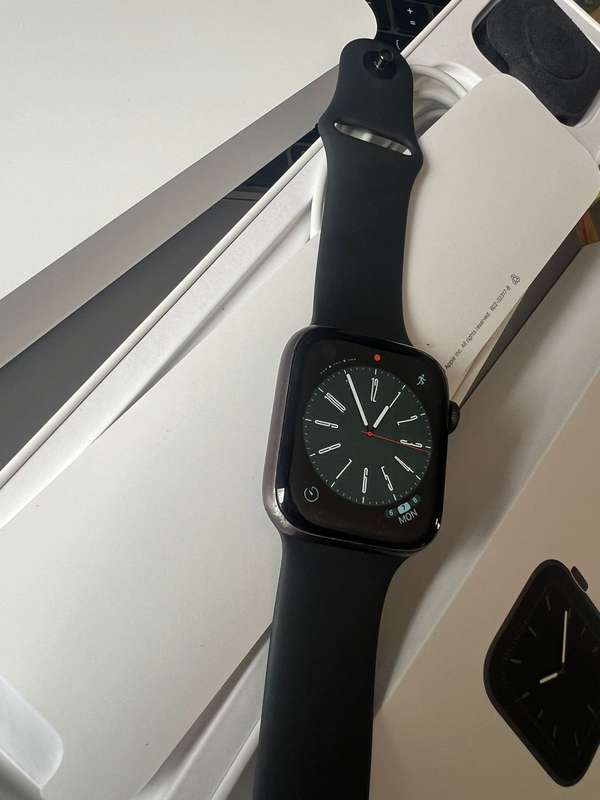 Apple Watch Series 5 (44mm), Great Condition + box & charger .