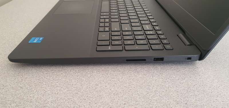 10TH GEN DELL VOSTRO 3501*15.6`*i3-1005G1*1.20GHZ*8 GB RAM* 256GB SSD*WIND 11 PRO 64-BIT