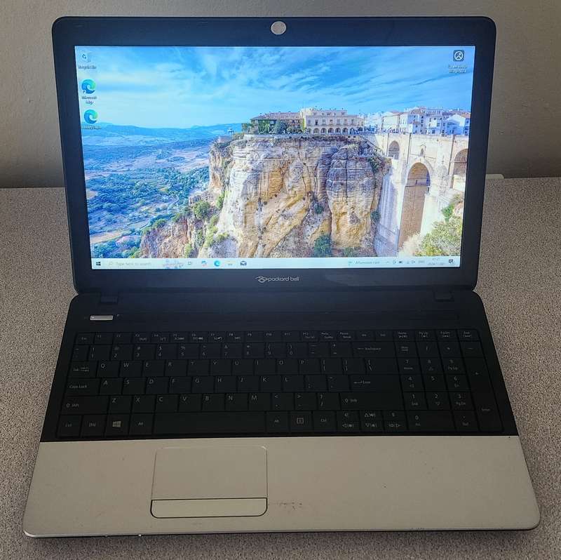 **PACKARD BELL TE11HC - i3 | 15.6 HD | 4GB MEMORY | 500GB HDD | WINDOWS 10**