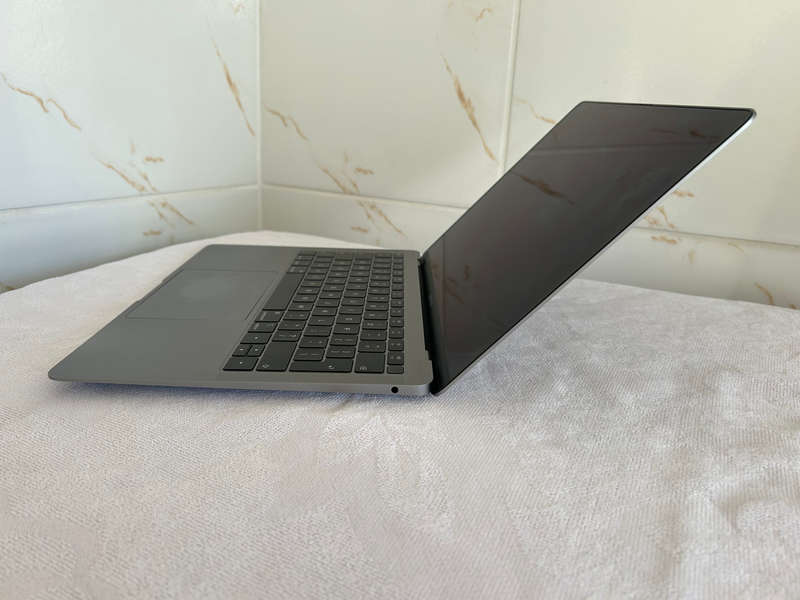 Apple MacBook Air Retina 13-inch 2018 | 256GB | 8GB RAM | Space Gray