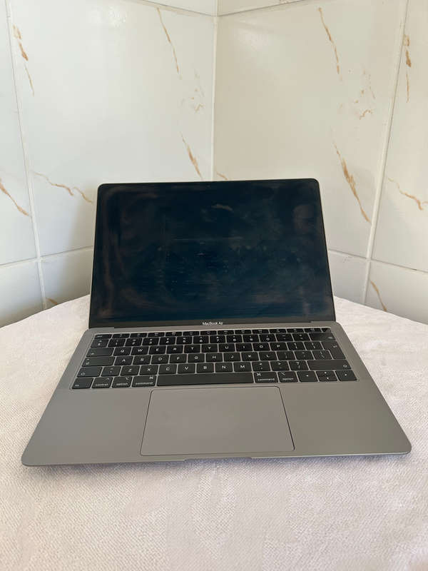 Apple MacBook Air Retina 13-inch 2018 | 256GB | 8GB RAM | Space Gray