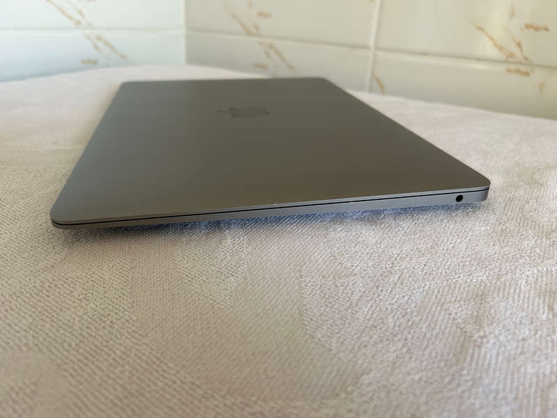 Apple MacBook Air Retina 13-inch 2018 | 256GB | 8GB RAM | Space Gray
