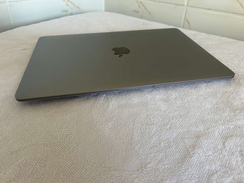 Apple MacBook Air Retina 13-inch 2018 | 256GB | 8GB RAM | Space Gray