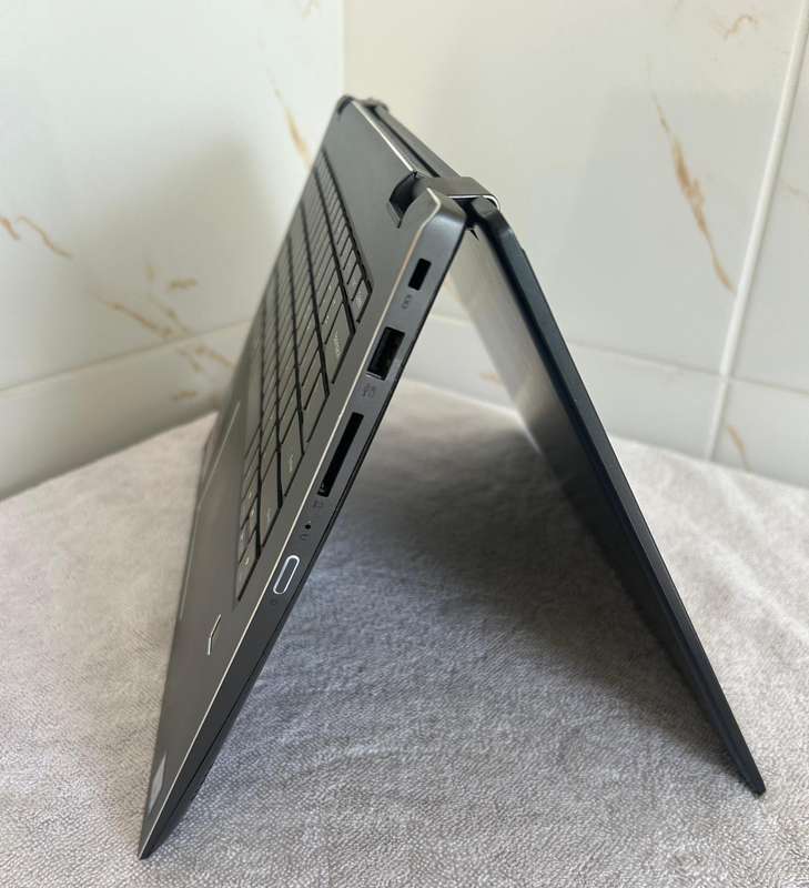 Lenovo Yoga 5X0 - i5 8th Gen | 8GB Ram | 480GB SSD | Windows 11 Pro | Excellent Battery Life