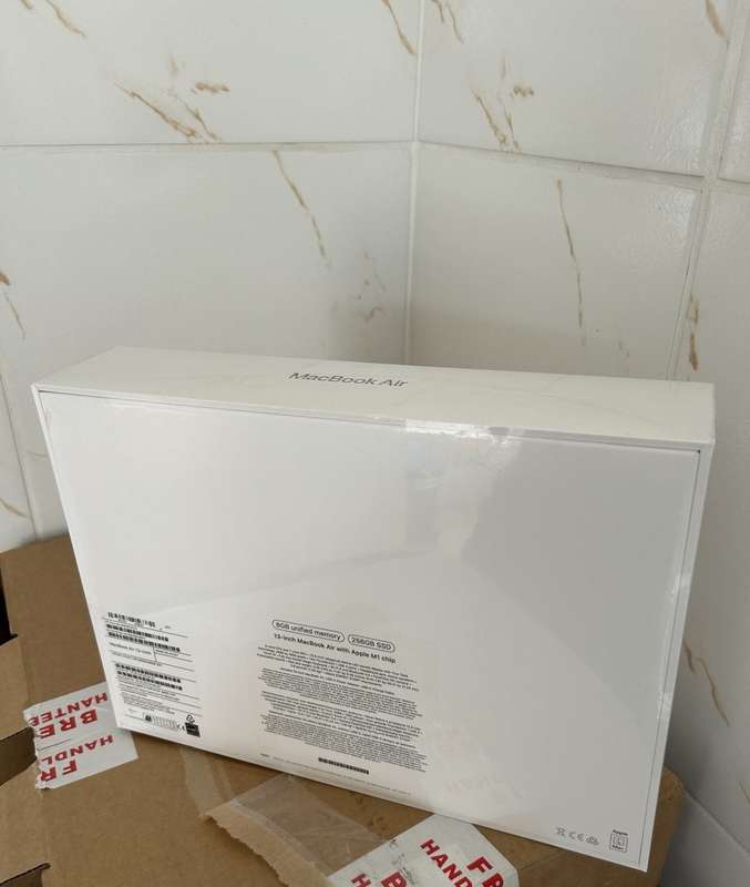SEALED ->2020 Apple MacBook Air 13-inch M1 8-Core CPU, 7-Core GPU (8GB Unified RAM,256GB SSD,Grey)