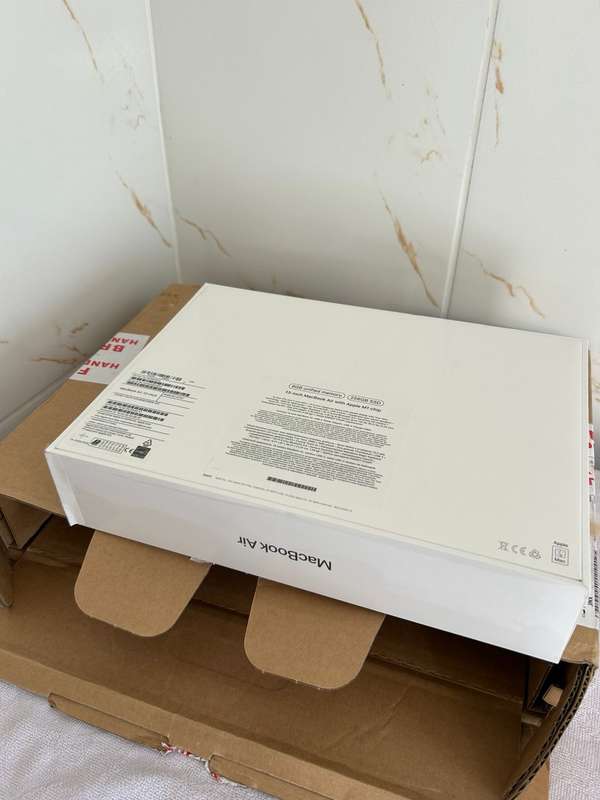 SEALED ->2020 Apple MacBook Air 13-inch M1 8-Core CPU, 7-Core GPU (8GB Unified RAM,256GB SSD,Grey)