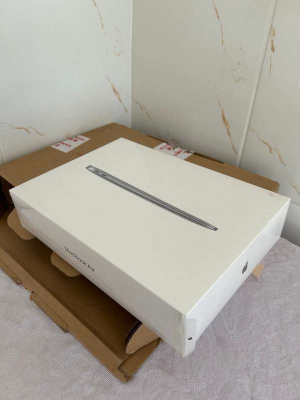 SEALED ->2020 Apple MacBook Air 13-inch M1 8-Core CPU, 7-Core GPU (8GB Unified RAM,256GB SSD,Grey)