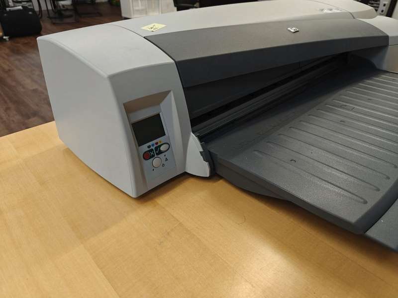 HP DESIGNJET 100PLUS PLOTTER , WITH NEW PRINTHEAD, AND 75% INK
