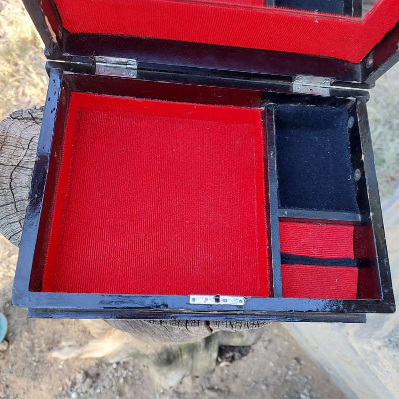 Vintage jewelry box