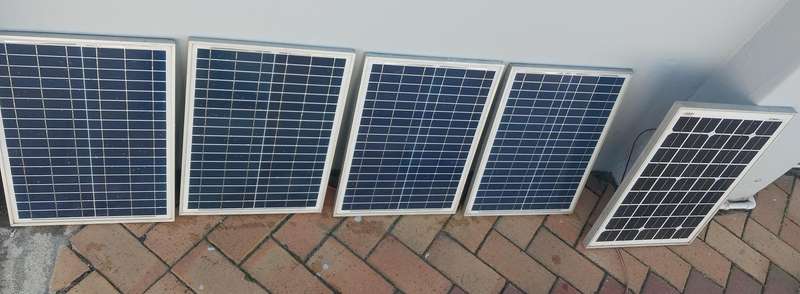 Lot of 5 solar panels