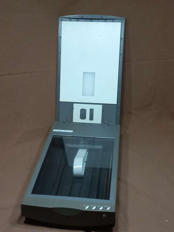 Genius Colorpage HR-7 Scanner with Transparency Scanner