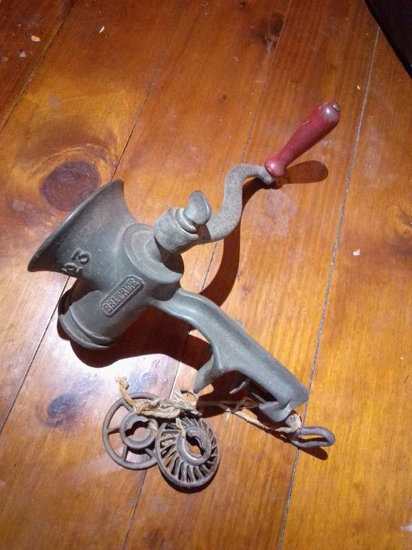 Early to Mid 1900's Beatrice No 3 Cast Iron Meat Mincer