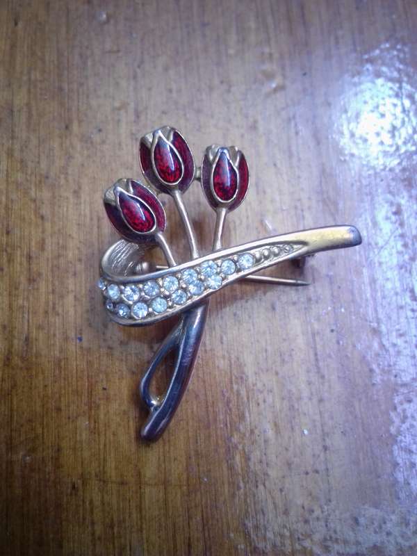 Stunning Vintage Brooch