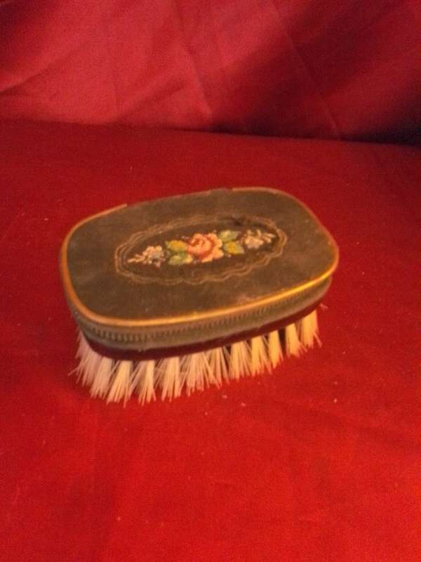 Vintage Brush With Manicure Set