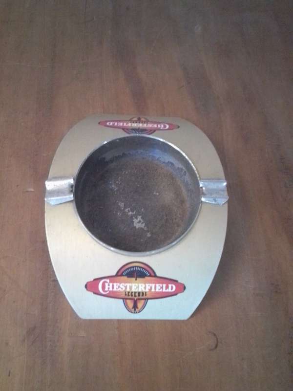 Retro Chesterfield Legends Ashtray