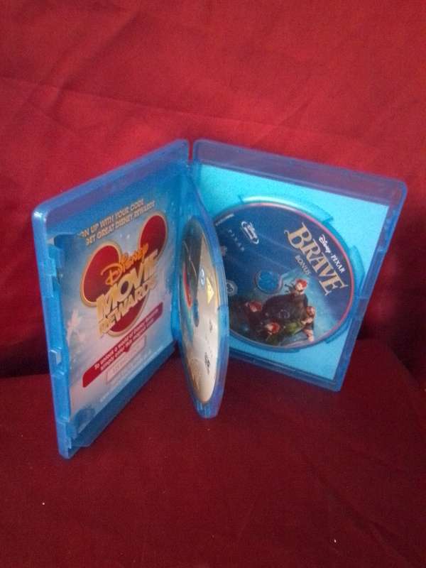 BRAVE 3D BLU-RAY DISC (Includes 2D Blu-ray & Bonus Disc)