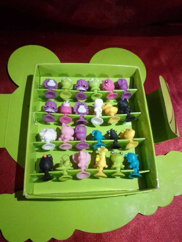 2015 Stikeez Collectors Album (Complete)