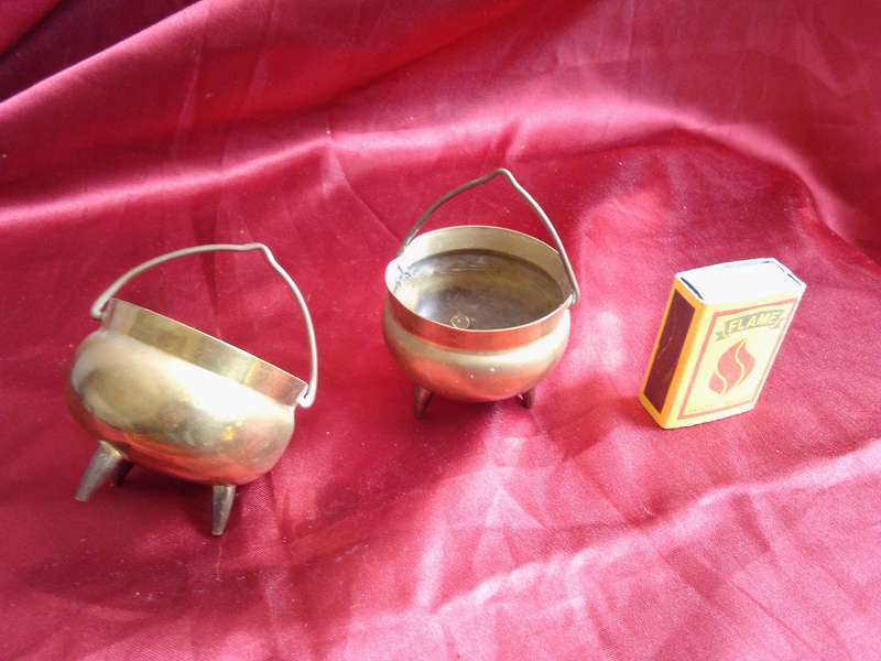 2 x Vintage Brass Potjie Pots