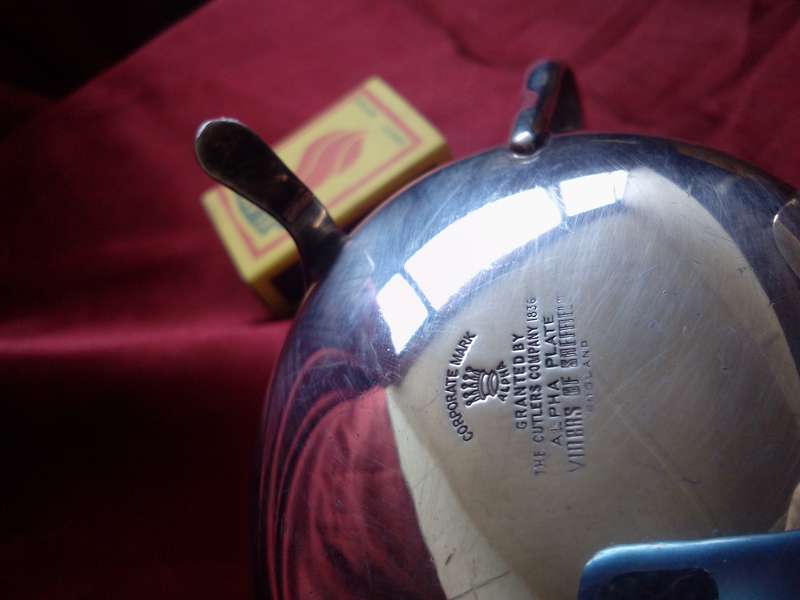 The Cutler's Company Sheffield England Silver plate Sauce Boat