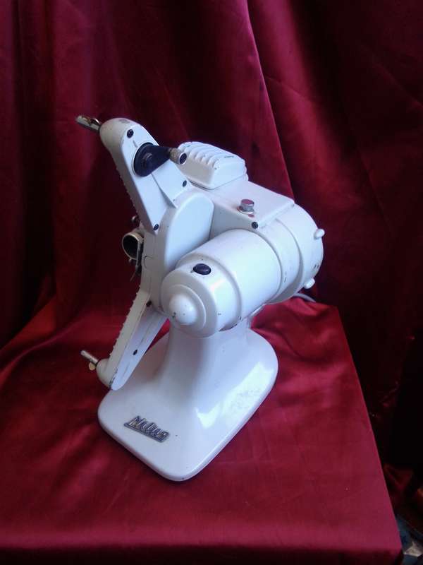 1950's Nilus 8mm Projector