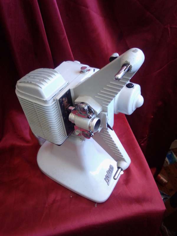 1950's Nilus 8mm Projector