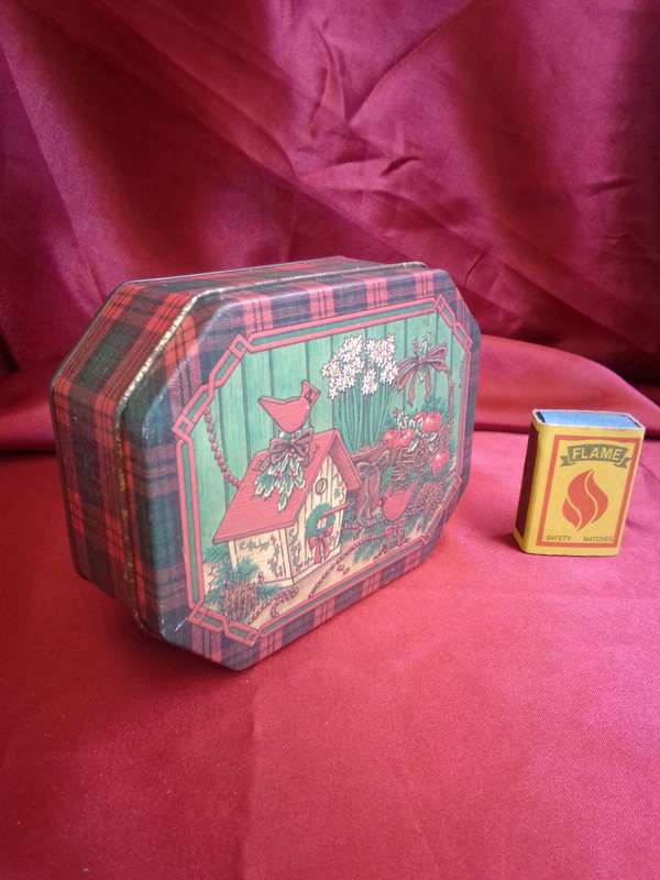 Old Chequered Tin