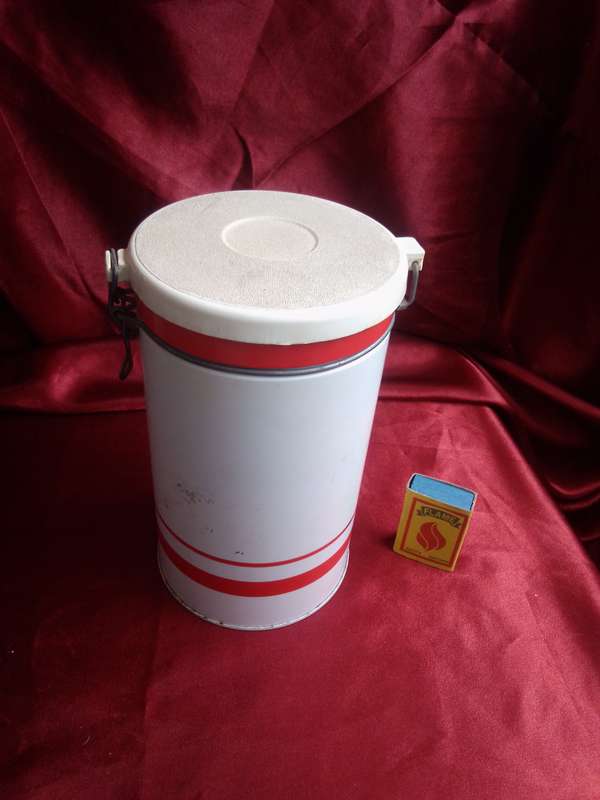 General Storage Tin with Latch Top