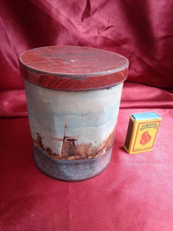 Old Amphora Pipe Tobacco Tin