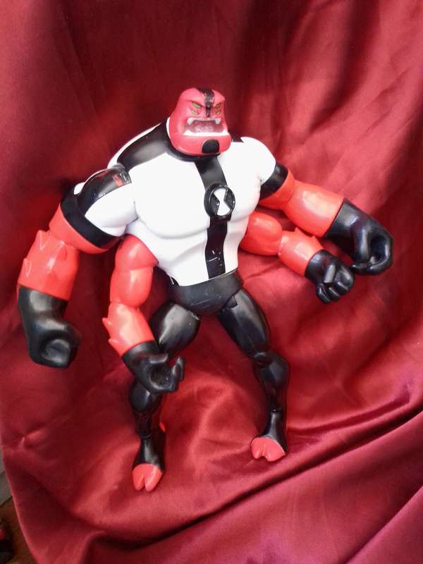 Large Playmates / Cartoon Network Ben 10 'Four Arms' Articulated Figurine