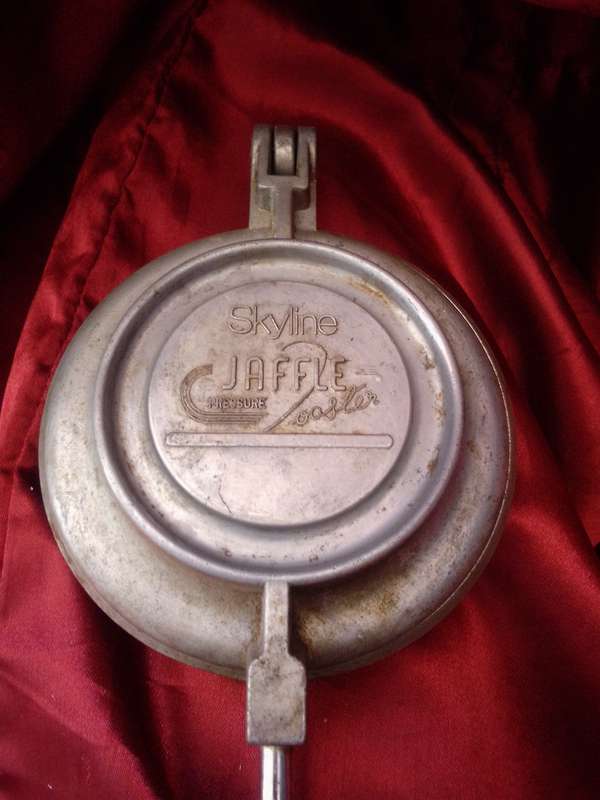 Retro Skyline Jaffle Iron