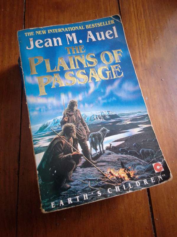Jean. M. Auel The Plains of Passage 1991 Paperback