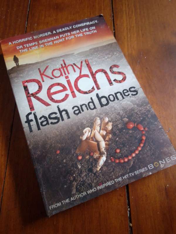 Flash and Bones - Kathy Reichs 2006 Softcover