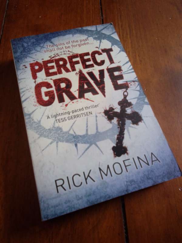 PERFECT GRAVE - Rick Mofina 2010 Softcover