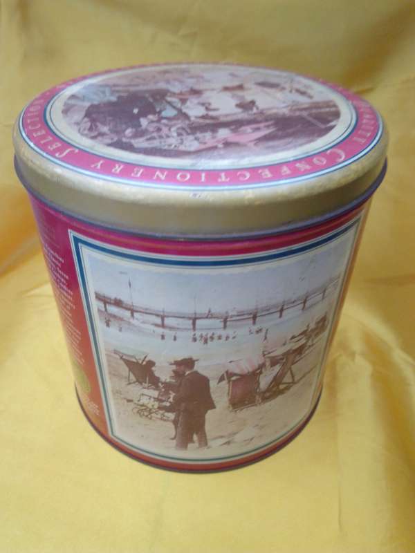 2013 Woolworths Biscuit Tin