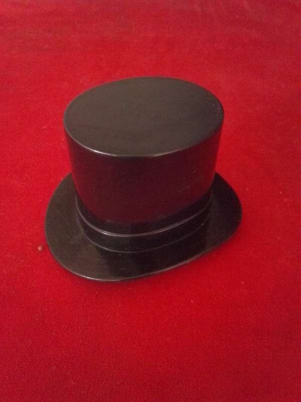 Retro / Vintage French Top Hat Shaped Ashtray