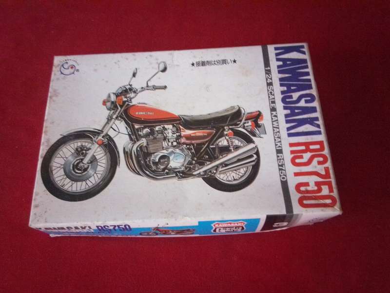 Rare 1974 Sunny Kawasaki RS750 1 / 24 Scale Model In Original Packaging