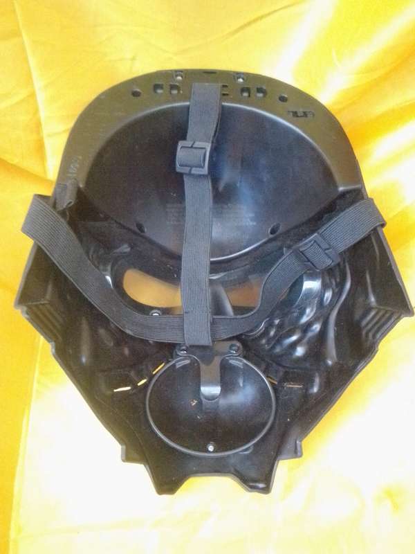 2015 Hasbro Lucasfilm Star Wars Kylo Ren Mask (Battery Operated With Sound)