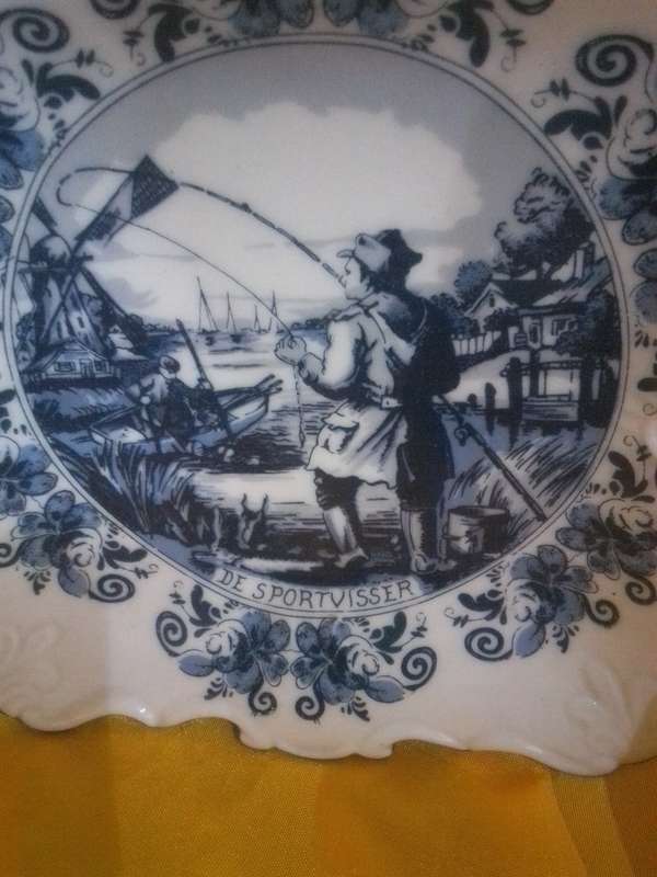 Delft Holland 'The Fly Fisherman' Series No 1478 Nut Dish