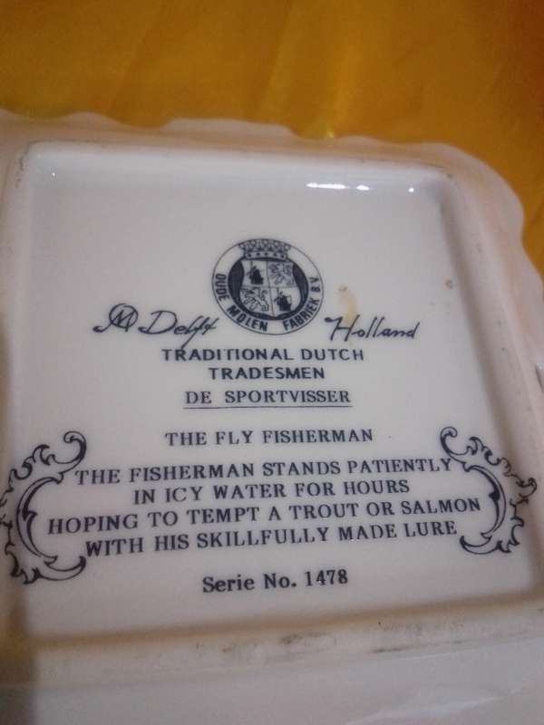 Delft Holland 'The Fly Fisherman' Series No 1478 Nut Dish