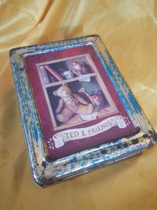 Retro Ted & Friends Tin