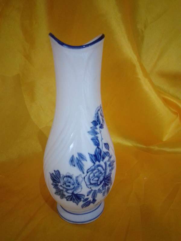Stunning Vintage Delft Handpainted Blue & White Vase