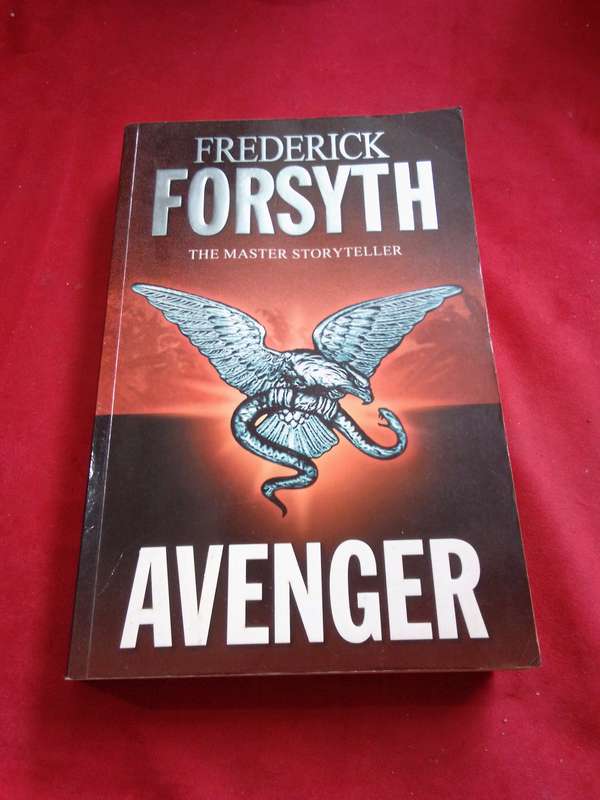 AVENGER - Frederick Forsyth 2003 Paperback