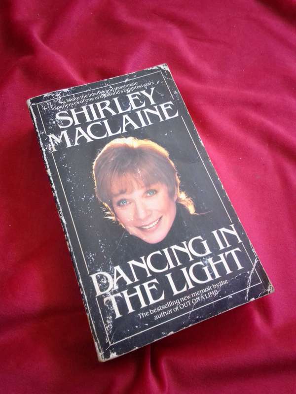 Dancing In The Light - Shirley MacLaine 1987 Paperback