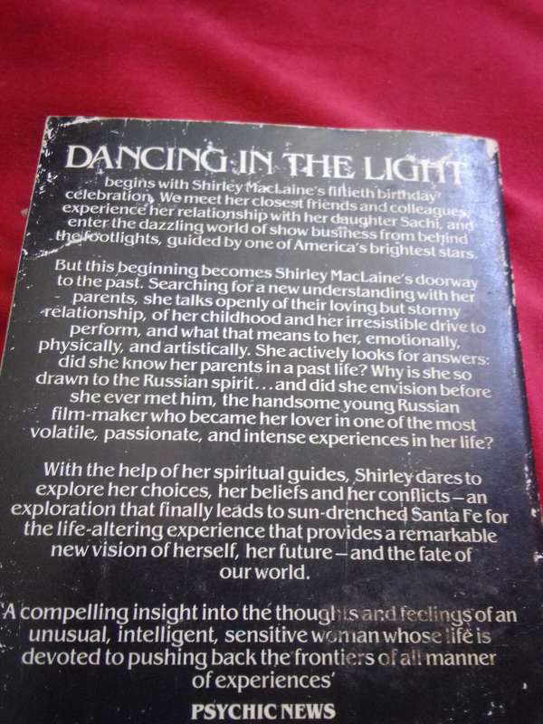 Dancing In The Light - Shirley MacLaine 1987 Paperback