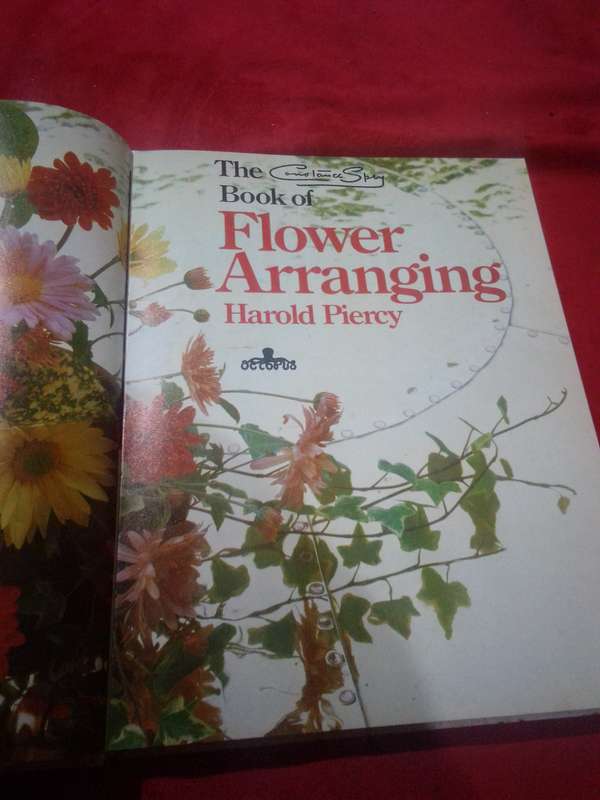 The Book of Flower Arranging - Harold Piercy 1983 Hardcover