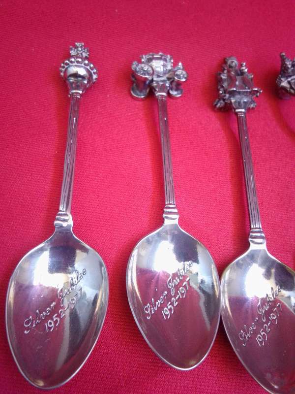 Set of 6 Silverplate Silver Jubilee 1952 - 1977 Teaspoons